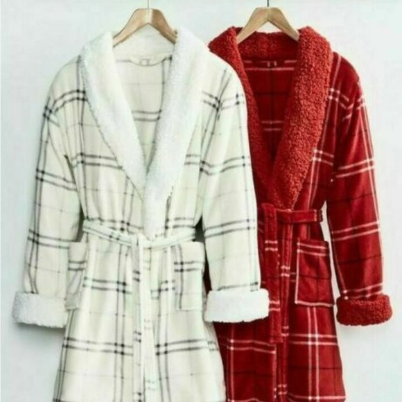 Martha Stewart Other - SOLD!NEW! Martha Stewart Plush Plaid Fleece Wrap Robe